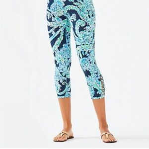 Lilly Pulitzer Luxletic Weekender Crop Legging in High Tide Navy Scuba Doo
